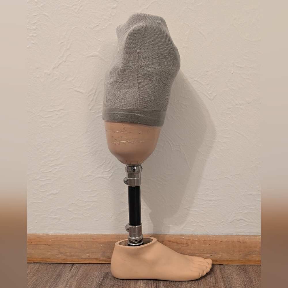 Authentic Below-Knee Prosthetic Right Leg Complete Assembly CE APC-21153 Beige